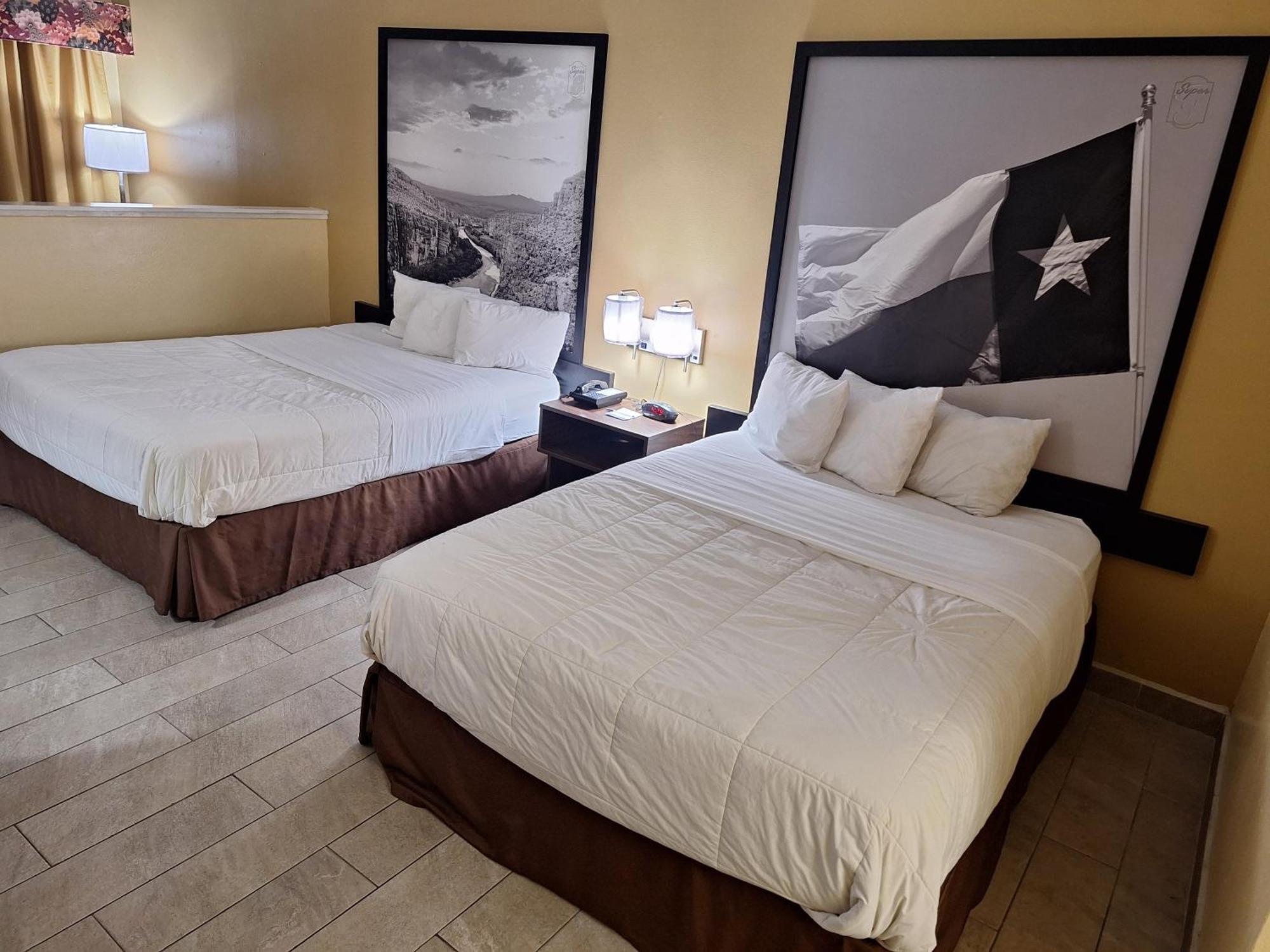 Super 8 By Wyndham Weslaco Habitación foto