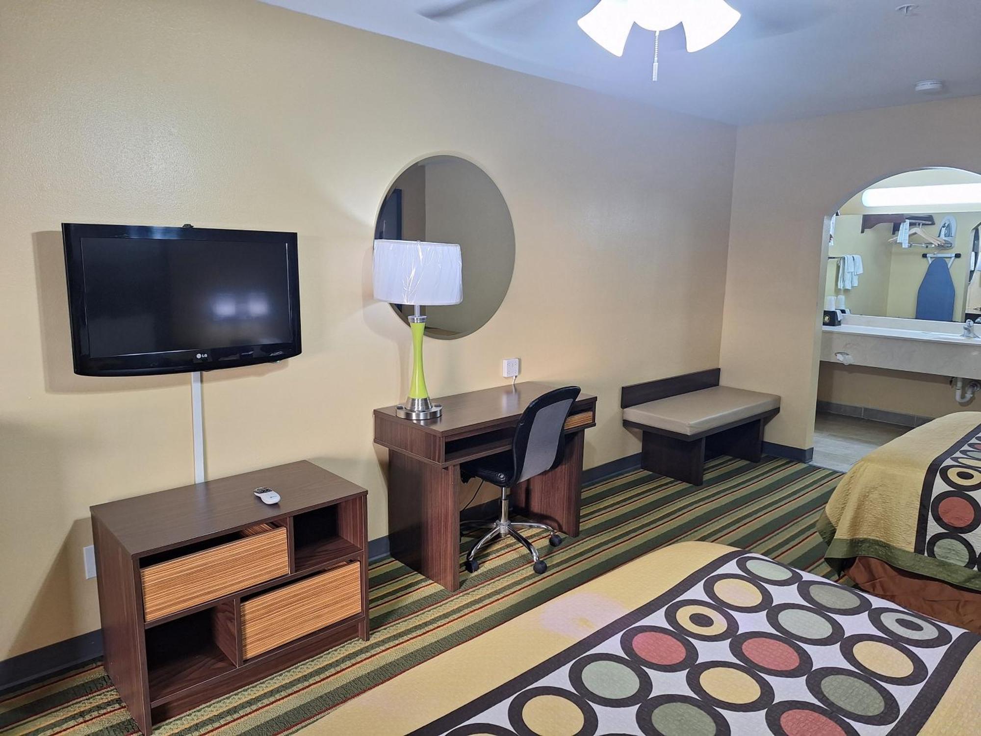 Super 8 By Wyndham Weslaco Habitación foto